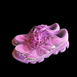 GIRLS New Balance Raspberry Purple Grape sneakers girl size 6